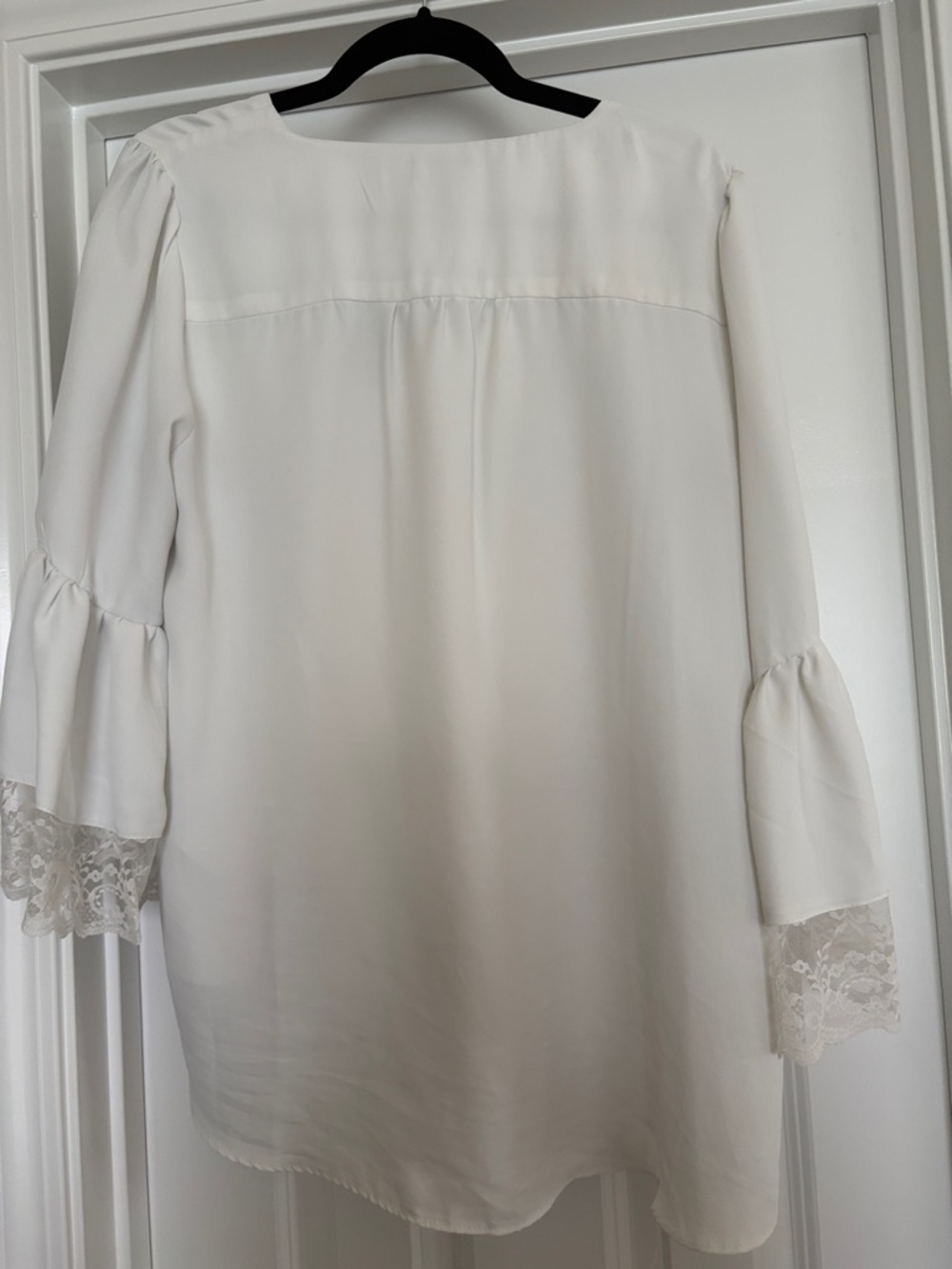 Vince Camuto Ivory V-Neck Lace-Trim Bell Sleeve Blouse - Picture 4 of 4
